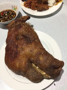 フィリピン料理　豚の頭