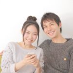 笑顔の男女