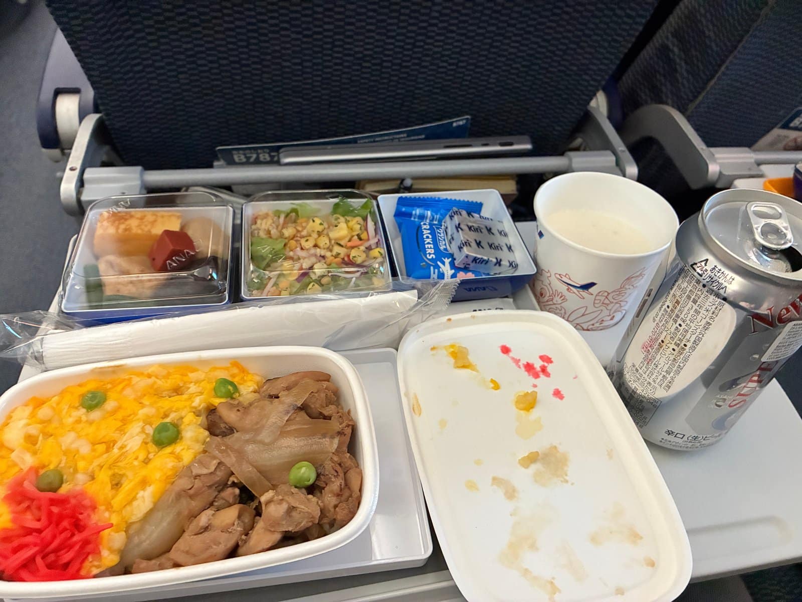 行きの飛行機は親子丼を堪能しました